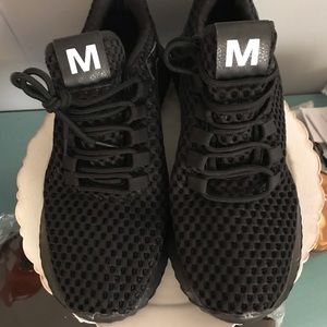 - MENS MESH SNEAKERS CASUAL COMFORT SWEAT ABSORB SIZE 9 BLACK NEVER BEEN WORN